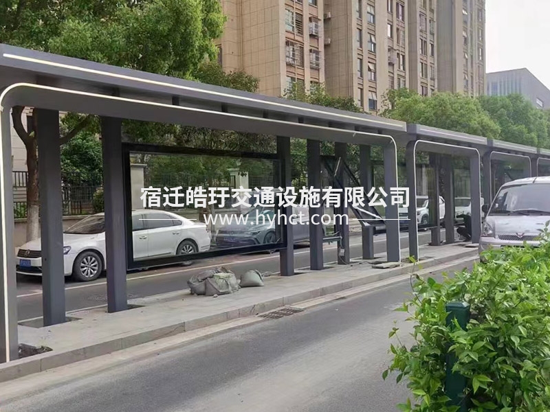 城市公交候車亭生產(chǎn)廠家現(xiàn)場安裝案例